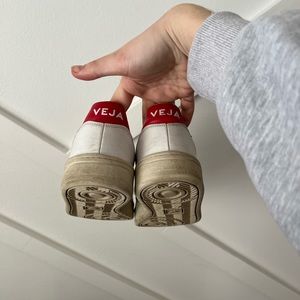 VEJA V-10 Sneaker Color Extra White Nautico Pekin Size 8, 39